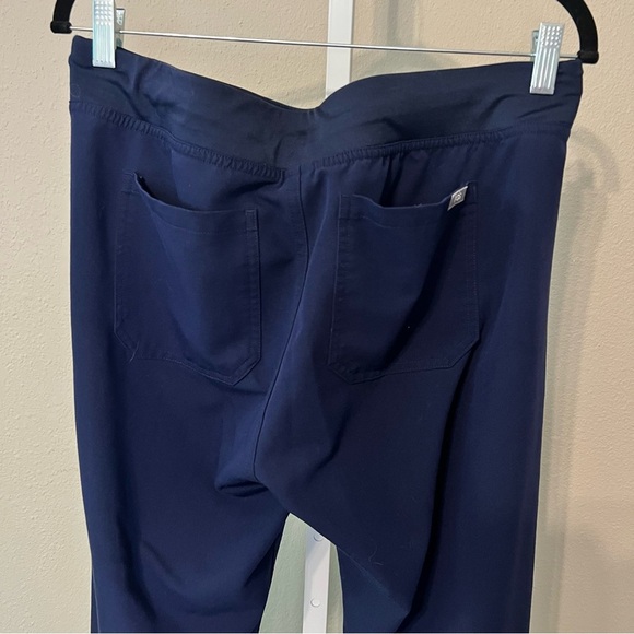Figs Navy Catarina One Pocket Scrub Top and Livingston Basic Scrub Pants - Picture 10 of 10